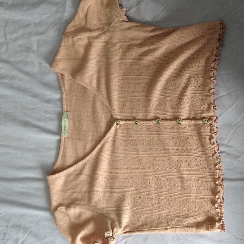 Popular 21 Large crop top in a creamy pink color